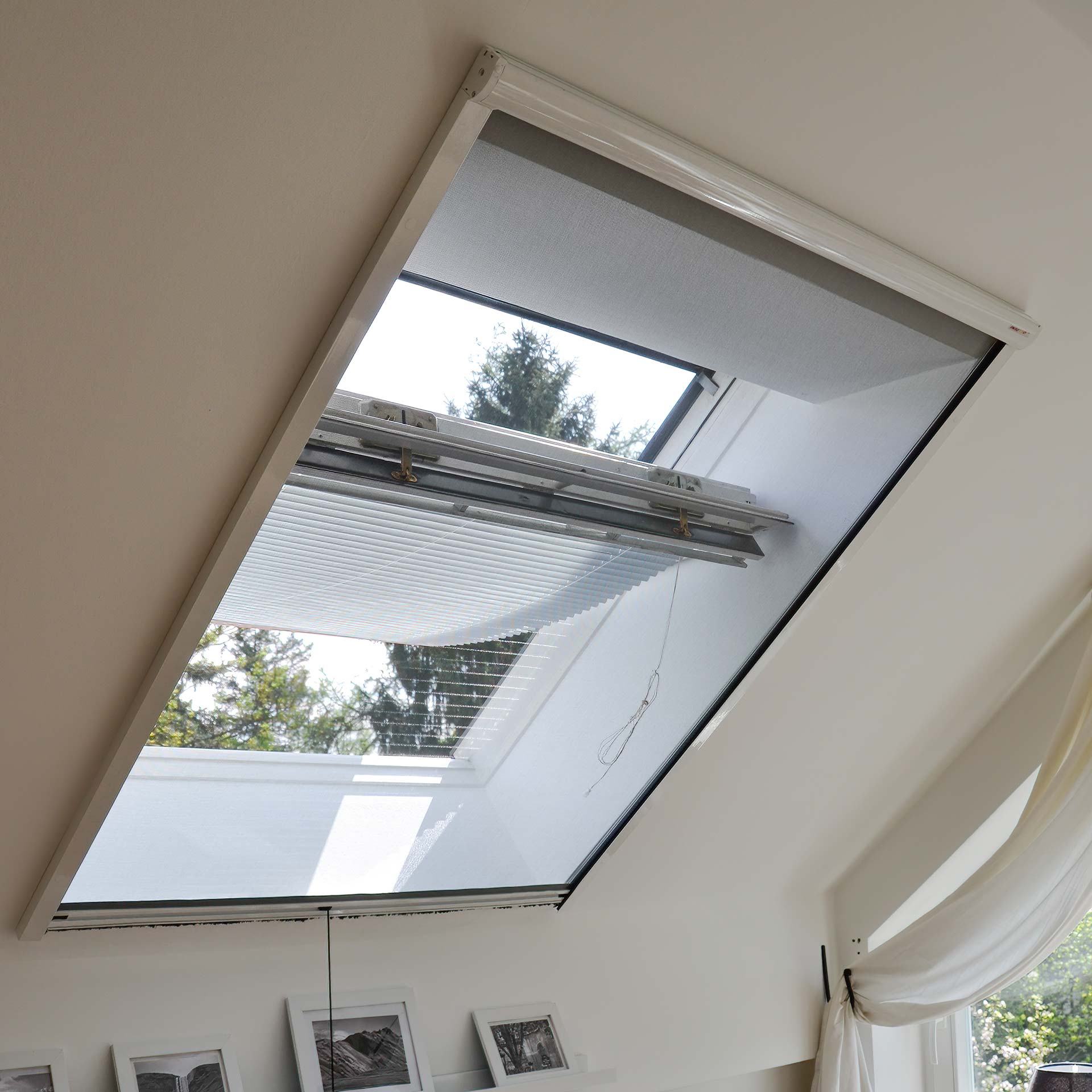 Dachfenster-Insektenschutzrollo mit regulierbarer Feder | Topline INAD-TL-FD 