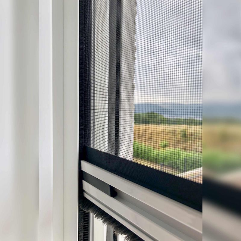 Insektenschutzrollo mit einstellbarer Federspannung für Fenster